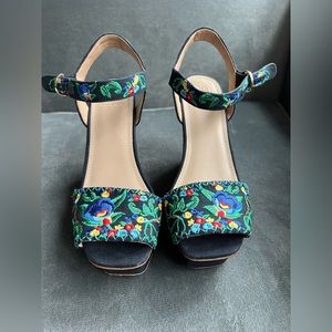 Tory Burch Floral Embroidered Wedges Sz 8 - Authentic